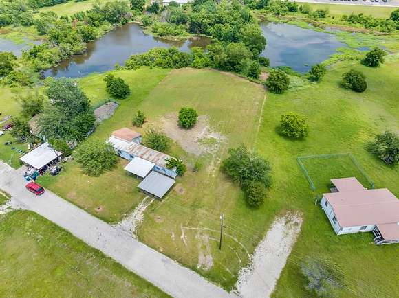 1.4 Acres of Residential Land for Sale in Palmer, Texas