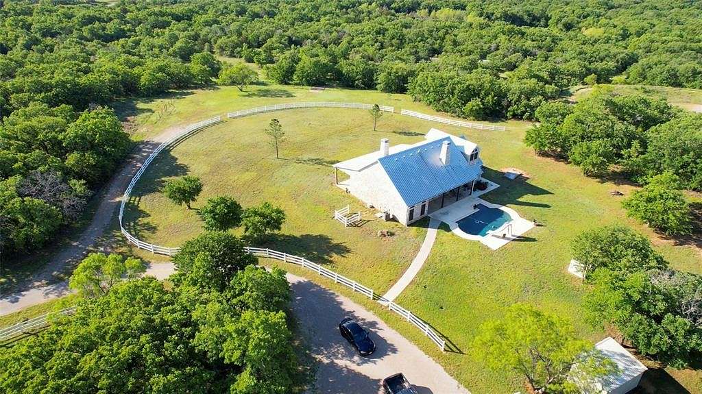 40 Acres of Agricultural Land with Home for Sale in Henrietta, Texas