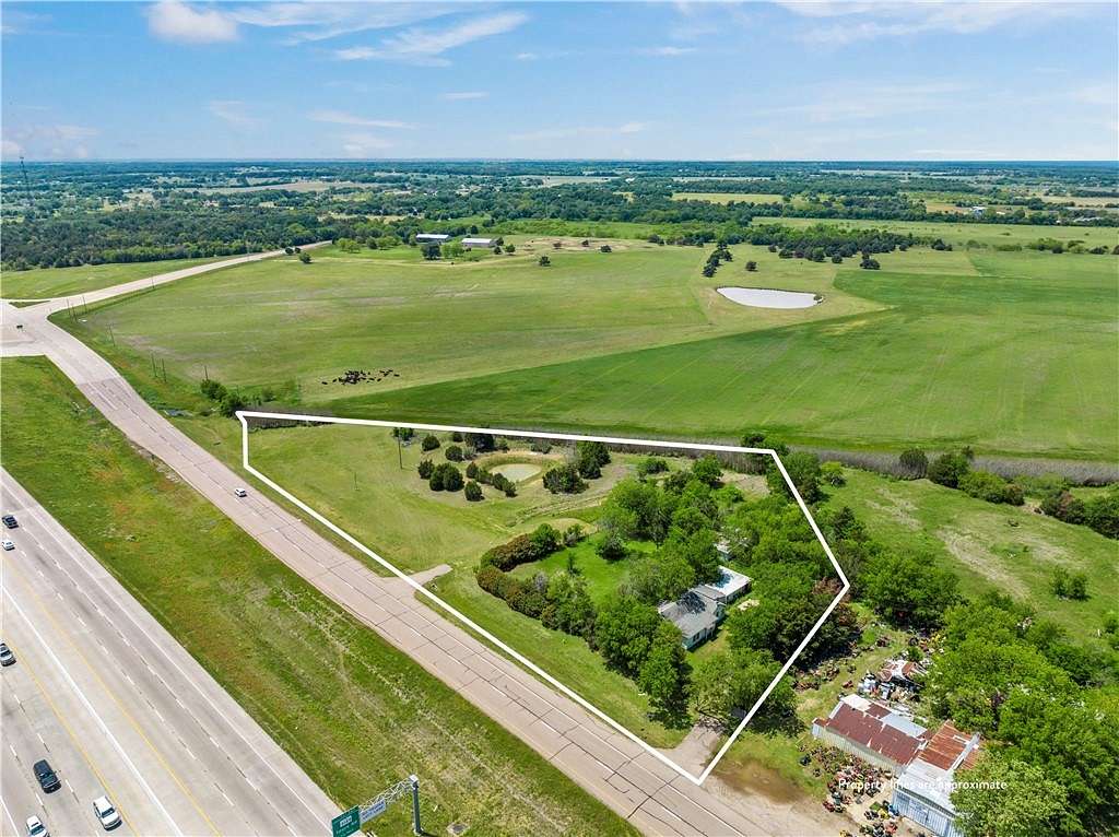 3.525 Acres of Improved Commercial Land for Sale in West, Texas