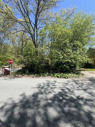 0.1 Acres of Residential Land for Sale in Montville Town, Connecticut