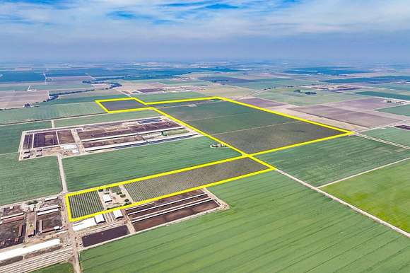 412 Acres of Agricultural Land for Sale in Tipton, California