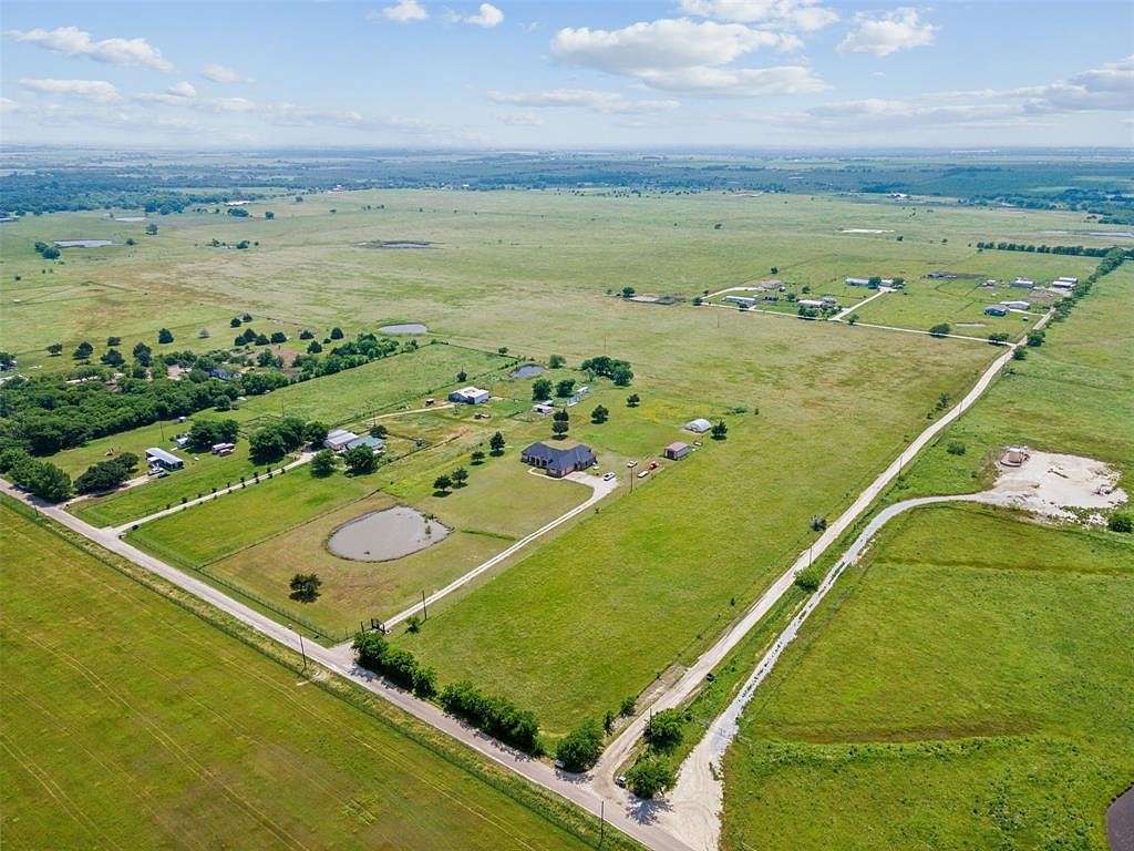 138.124 Acres of Agricultural Land for Sale in Grandview, Texas