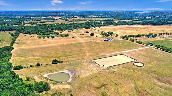 30 Acres of Agricultural Land for Sale in Savoy, Texas