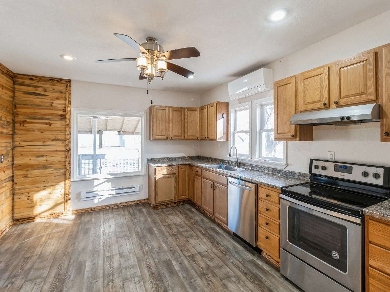 4.19 Acres of Residential Land with Home for Sale in Chariton, Iowa