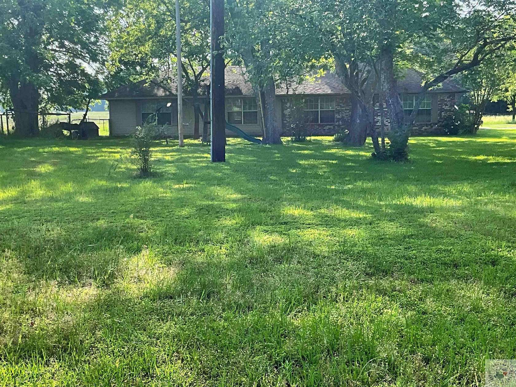 1.09 Acres of Residential Land with Home for Sale in De Kalb, Texas