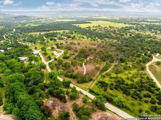 10 Acres of Land for Sale in Medina, Texas