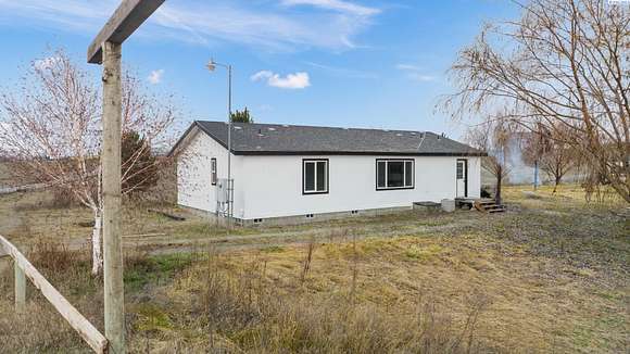 5 Acres of Residential Land with Home for Sale in Pasco, Washington