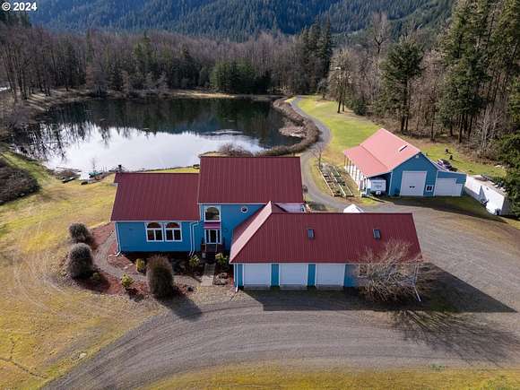12.8 Acres of Land with Home for Sale in Westfir, Oregon