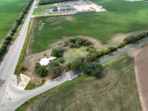 6 Acres of Improved Commercial Land for Sale in Hondo, Texas