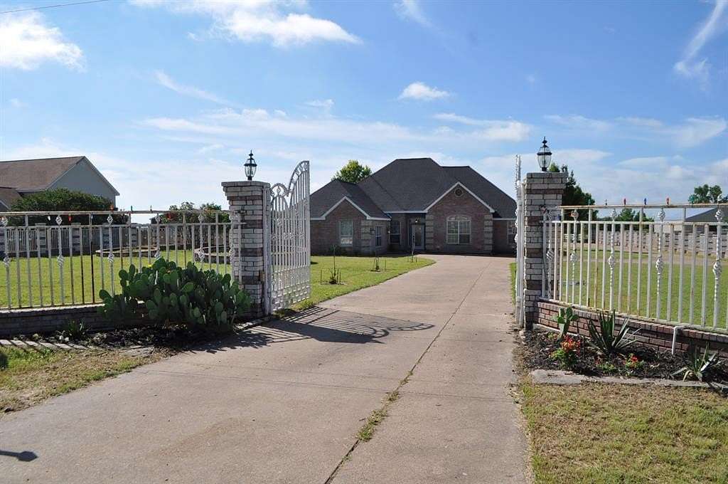 19.4 Acres of Land with Home for Sale in Waxahachie, Texas
