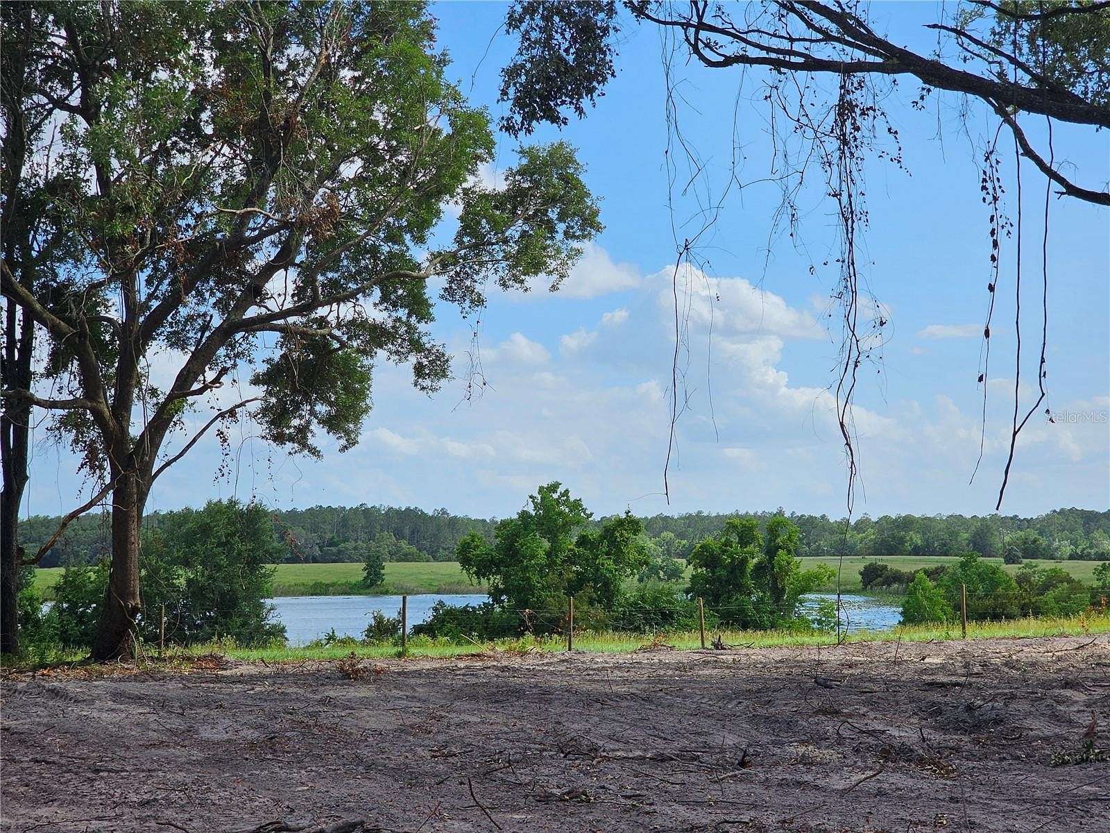 1.01 Acres of Residential Land for Sale in Ocklawaha, Florida