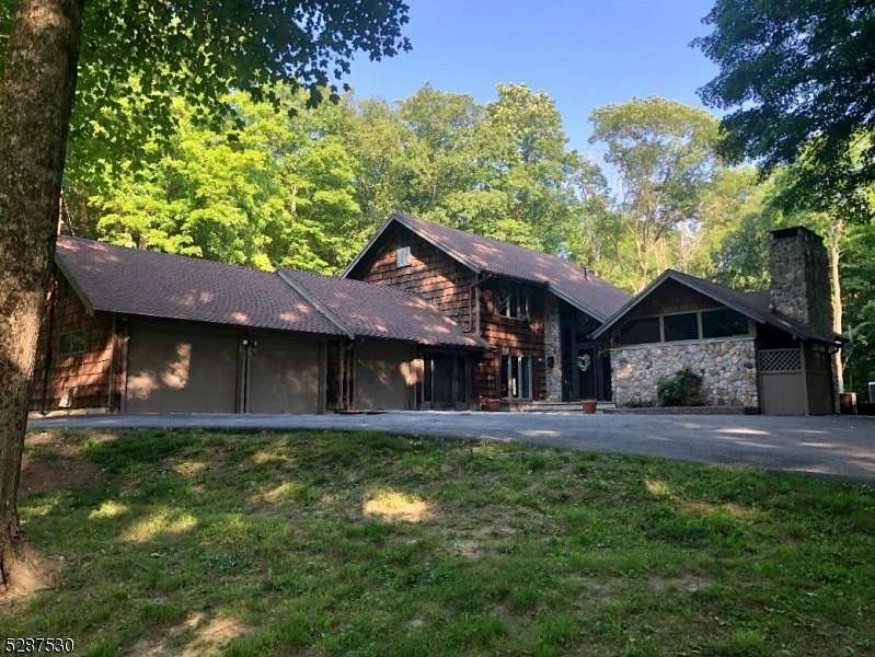 15.37 Acres of Land with Home for Sale in Hardwick Township, New Jersey