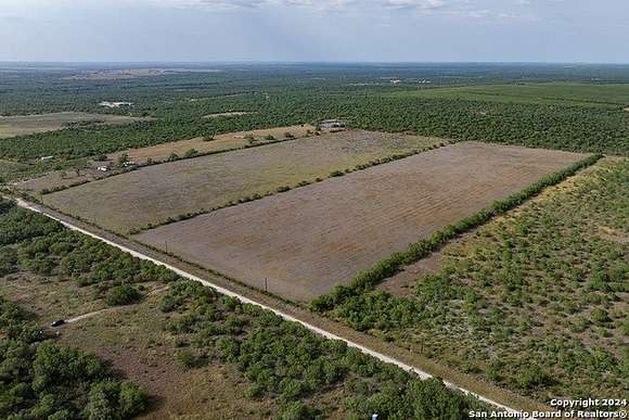 384 Acres of Recreational Land & Farm for Sale in Campbellton, Texas