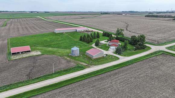 4 Acres of Residential Land with Home for Sale in Eldora, Iowa