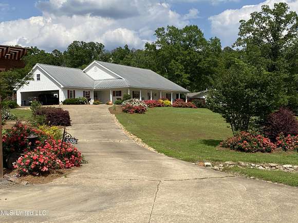3.7 Acres of Residential Land with Home for Sale in Pearl, Mississippi