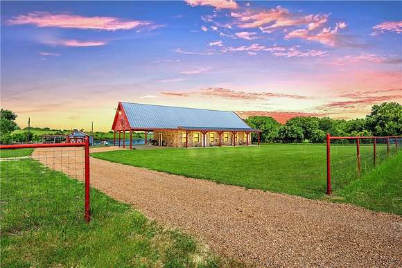 286 Acres of Land with Home for Sale in Blooming Grove, Texas