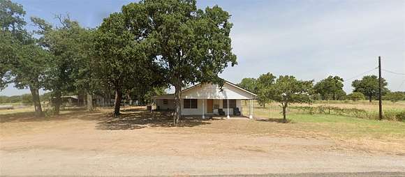 2 Acres of Improved Mixed-Use Land for Sale in Chilton, Texas