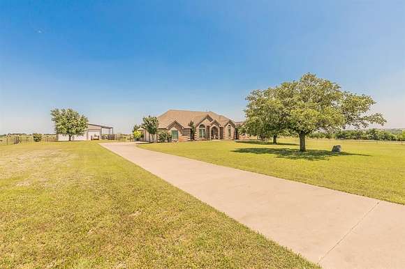 5.1 Acres of Residential Land with Home for Sale in Fort Worth, Texas