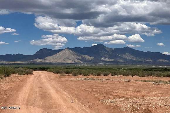 12 Acres of Recreational Land & Farm for Sale in Hereford, Arizona