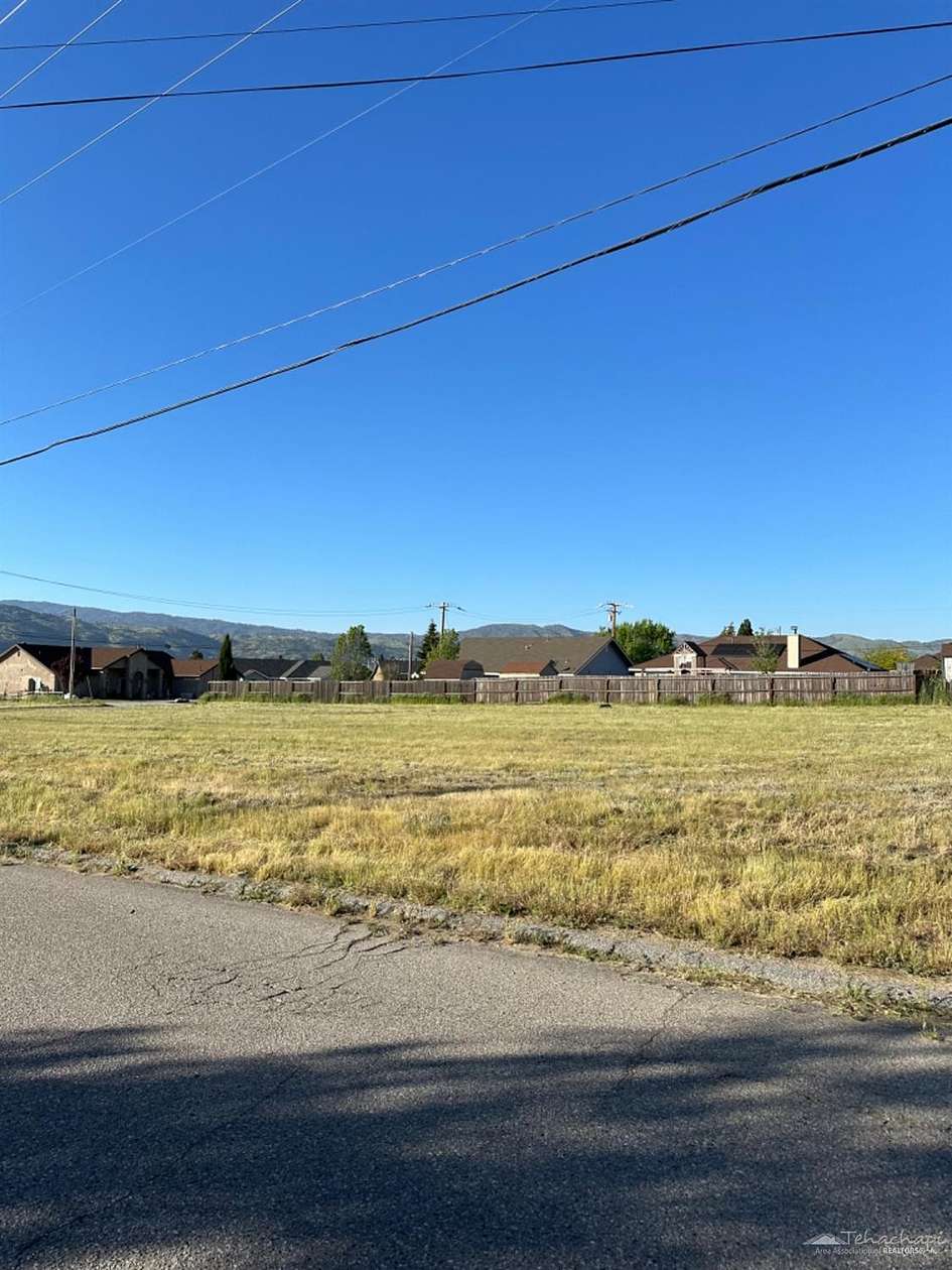 0.33 Acres of Commercial Land for Sale in Tehachapi, California