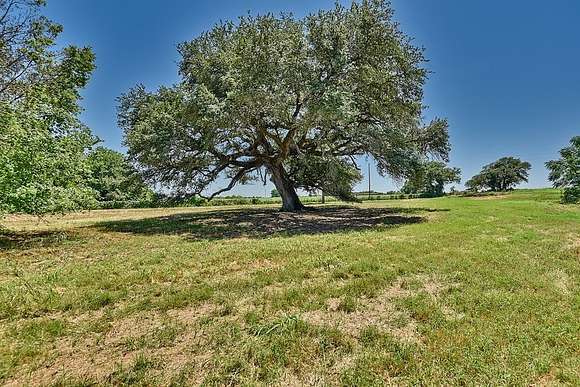 13 Acres of Agricultural Land for Sale in Schulenburg, Texas