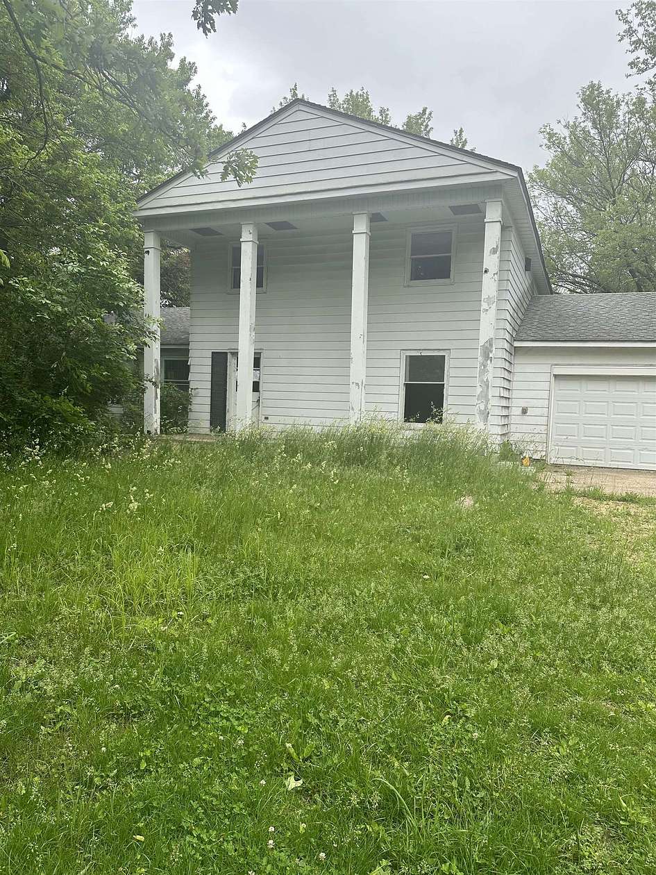 3.2 Acres of Residential Land with Home for Sale in Roscoe, Illinois