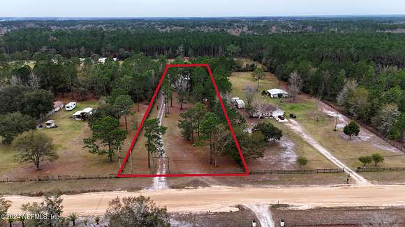 2 Acres of Residential Land with Home for Lease in Middleburg, Florida