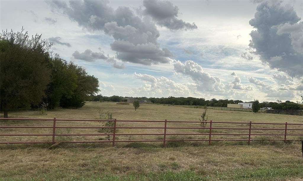 5.1 Acres of Residential Land for Sale in Van Alstyne, Texas