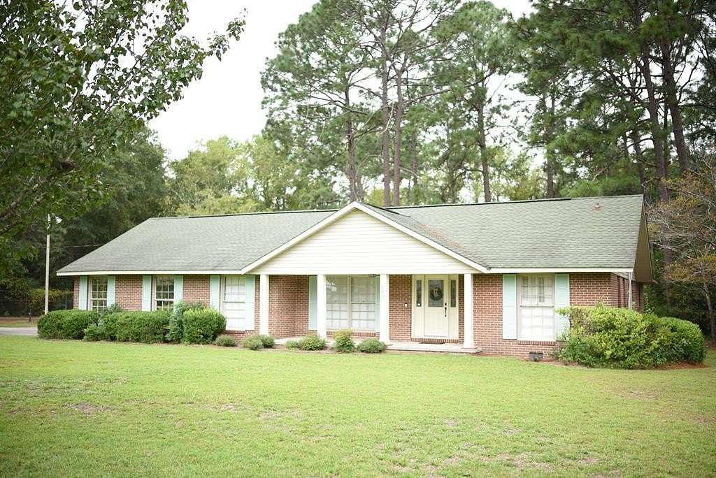 3 Acres of Residential Land with Home for Sale in Baxley, Georgia