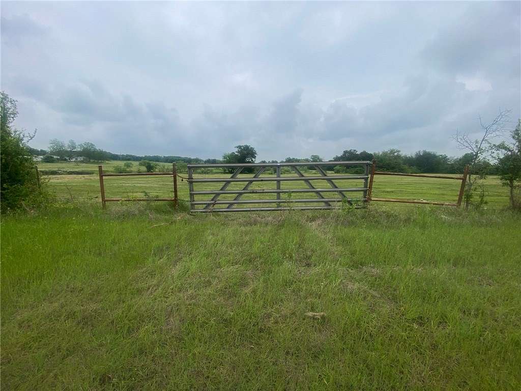 10 Acres of Land for Sale in Chilton, Texas