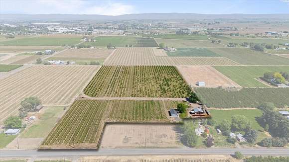17.9 Acres of Land with Home for Sale in Grandview, Washington