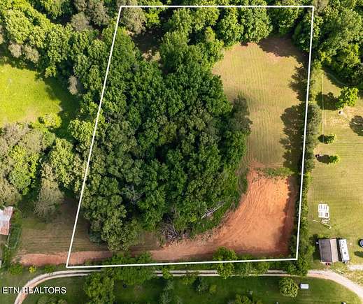 5 Acres of Land for Sale in Strawberry Plains, Tennessee