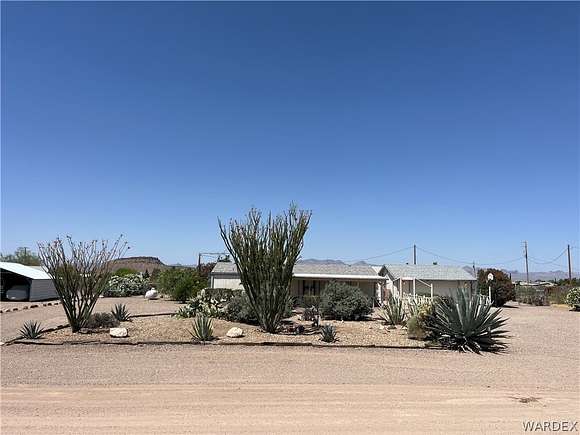 2.5 Acres of Residential Land with Home for Sale in Golden Valley, Arizona