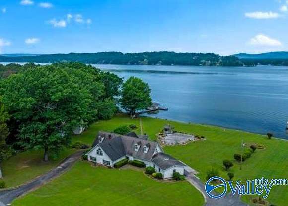2.5 Acres of Residential Land with Home for Sale in Scottsboro, Alabama