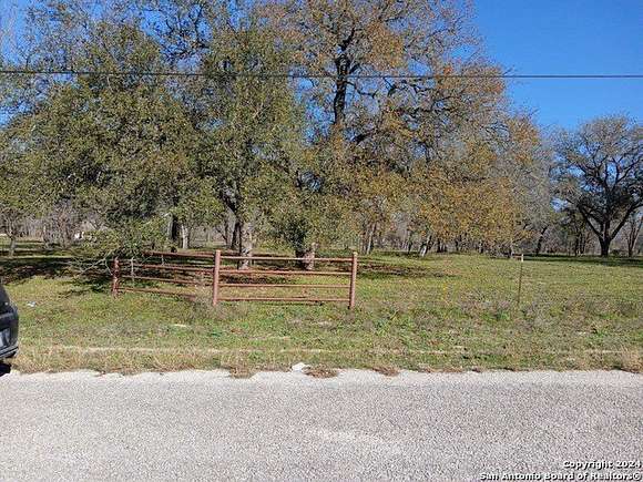 1.5 Acres of Residential Land for Sale in Natalia, Texas