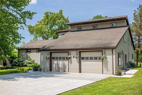 5.46 Acres of Residential Land with Home for Sale in Batavia Town, New York