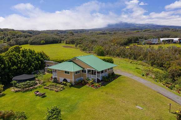 2.219 Acres of Residential Land with Home for Sale in Haʻikū, Hawaii