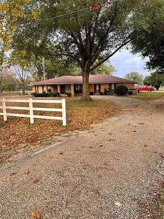 2.1 Acres of Residential Land with Home for Sale in Mexia, Texas