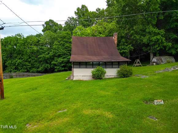 3.1 Acres of Residential Land with Home for Sale in Piney Flats, Tennessee