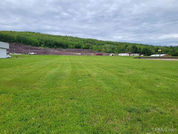 1 Acre of Commercial Land for Sale in Iron Mountain, Michigan