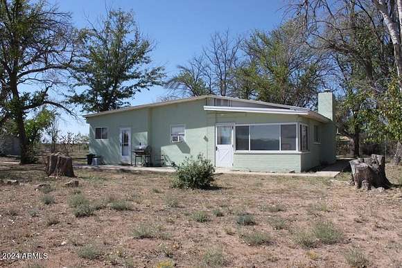 9.96 Acres of Residential Land with Home for Sale in Hereford, Arizona