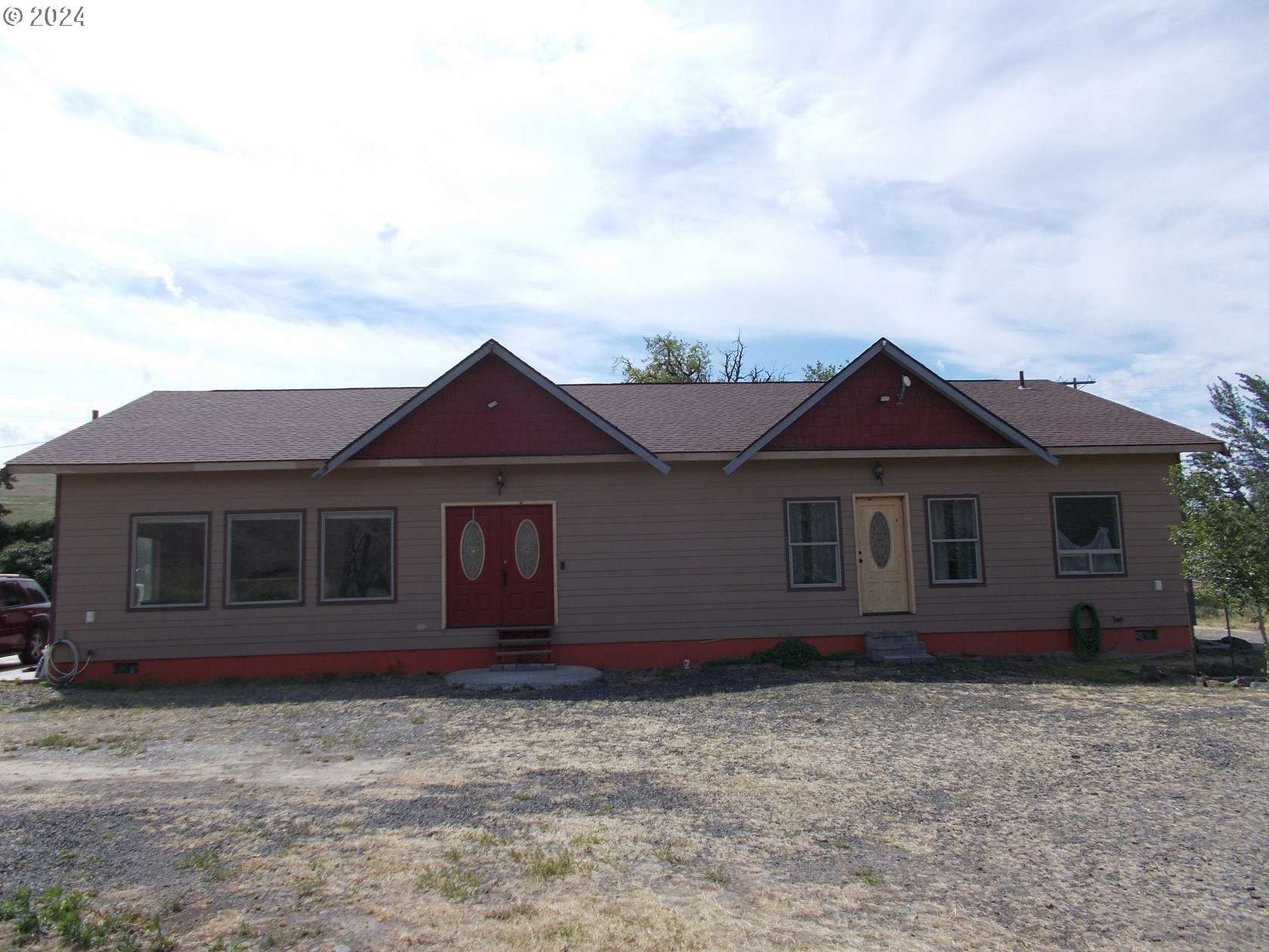 7.5 Acres of Residential Land with Home for Sale in Pendleton, Oregon