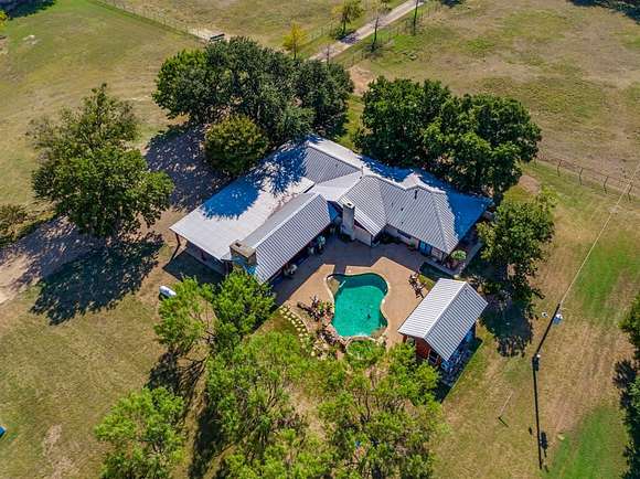 6.5 Acres of Land with Home for Sale in Waxahachie, Texas