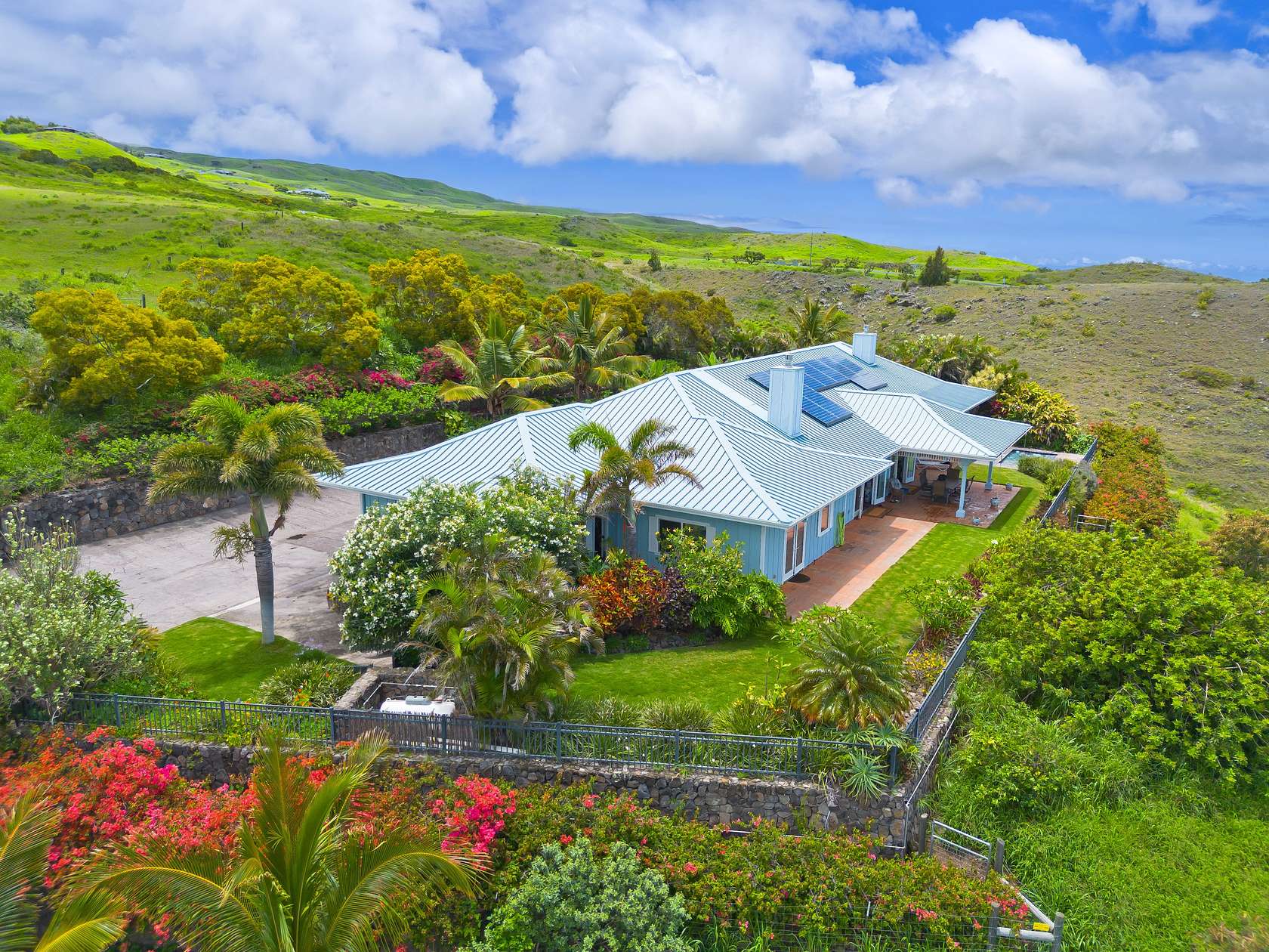 10.9 Acres of Land with Home for Sale in Waimea, Hawaii