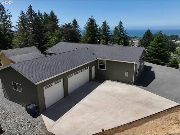 13.8 Acres of Land with Home for Sale in Brookings, Oregon