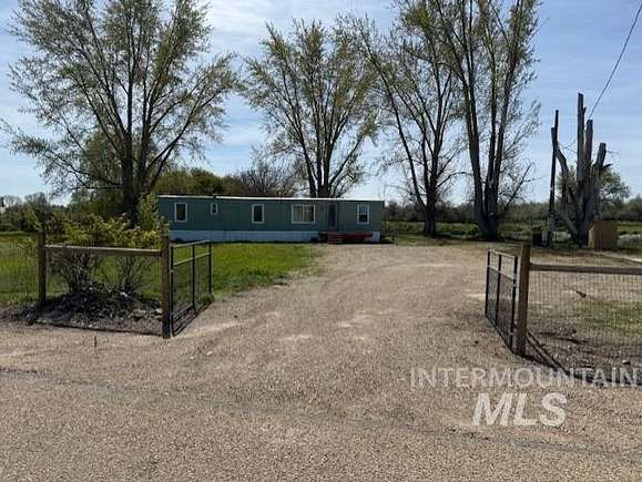 2.12 Acres of Residential Land with Home for Sale in Parma, Idaho