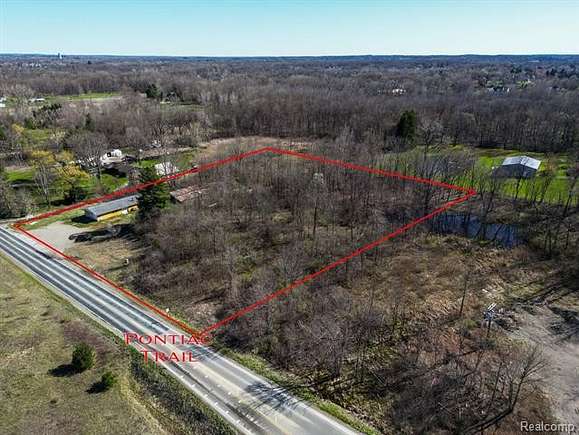 4.7 Acres of Improved Commercial Land for Sale in South Lyon, Michigan