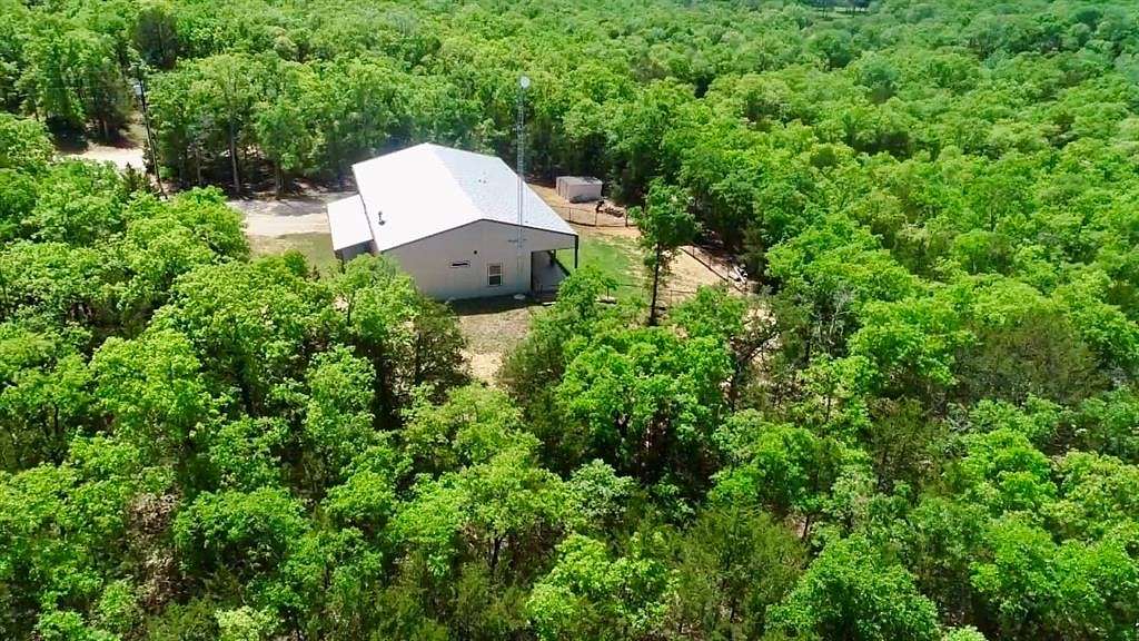 7.722 Acres of Residential Land with Home for Sale in Whitesboro, Texas