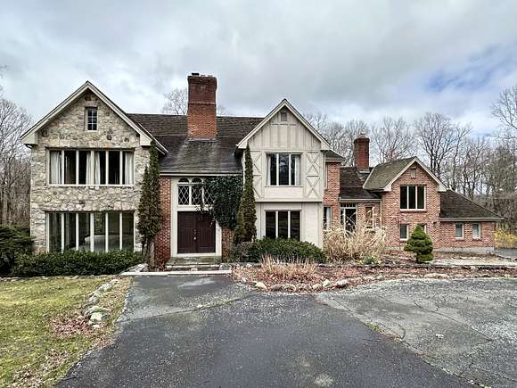 4.8 Acres of Residential Land with Home for Sale in Ridgefield, Connecticut