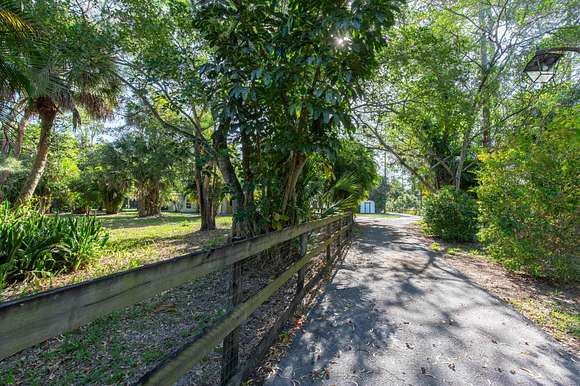 2.2 Acres of Residential Land with Home for Sale in Wellington, Florida